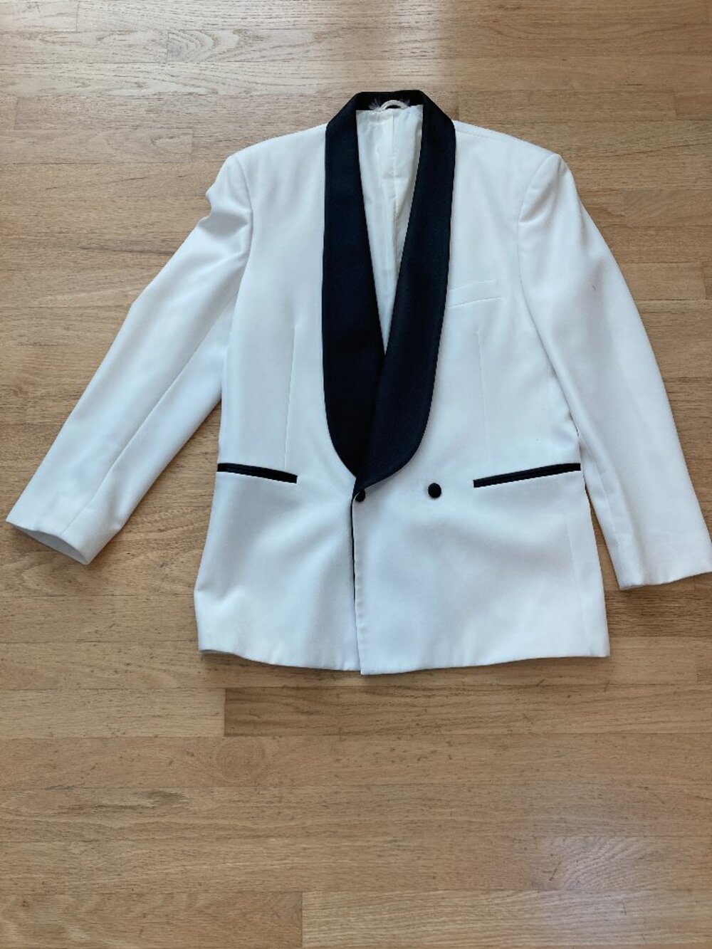 Men's Tuxedo, White with Black Lapels,Size 39R (Not Labeled),After Six Black Tie